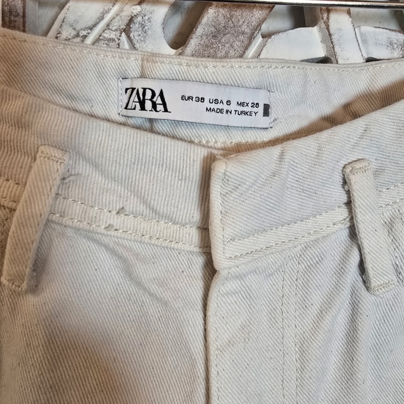 Zara Women’s High Waisted Straight Leg Frayed Hem Jean 6 - Picture 3 of 6